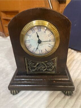 Vintage Brown Mantel Clock with Gold Bezel battery operated